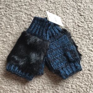 Collection eighteen fingerless gloves
